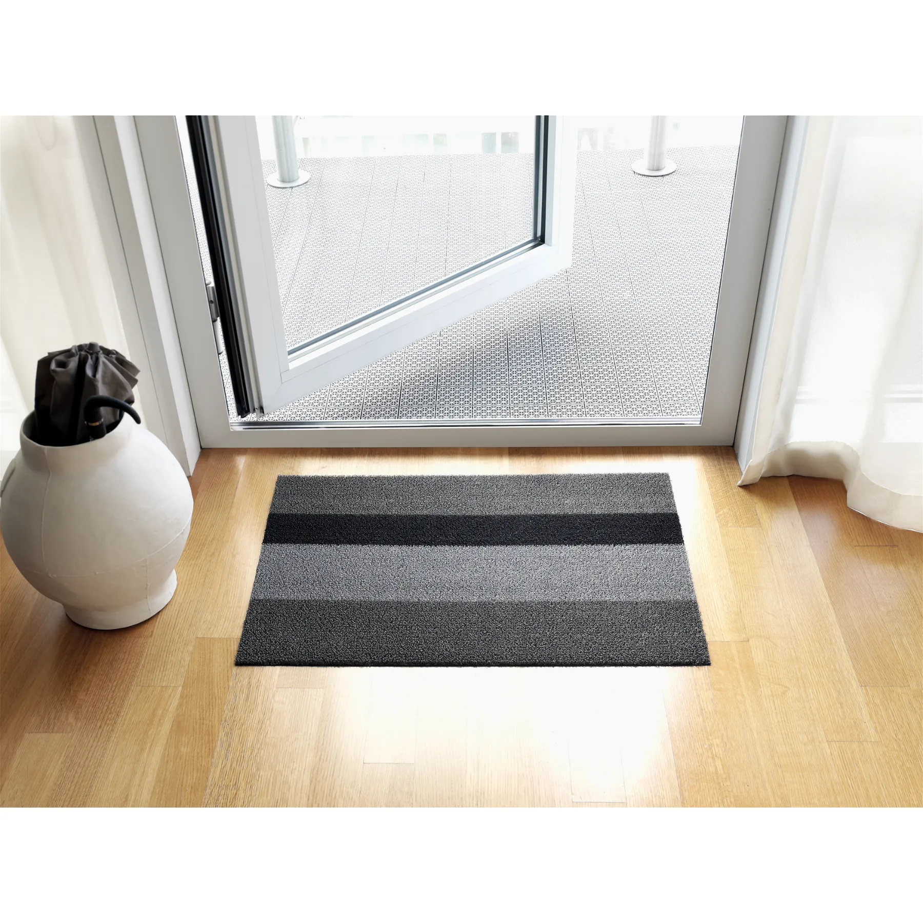 Chilewich Bold Stripe Silver & Black Shag Mat