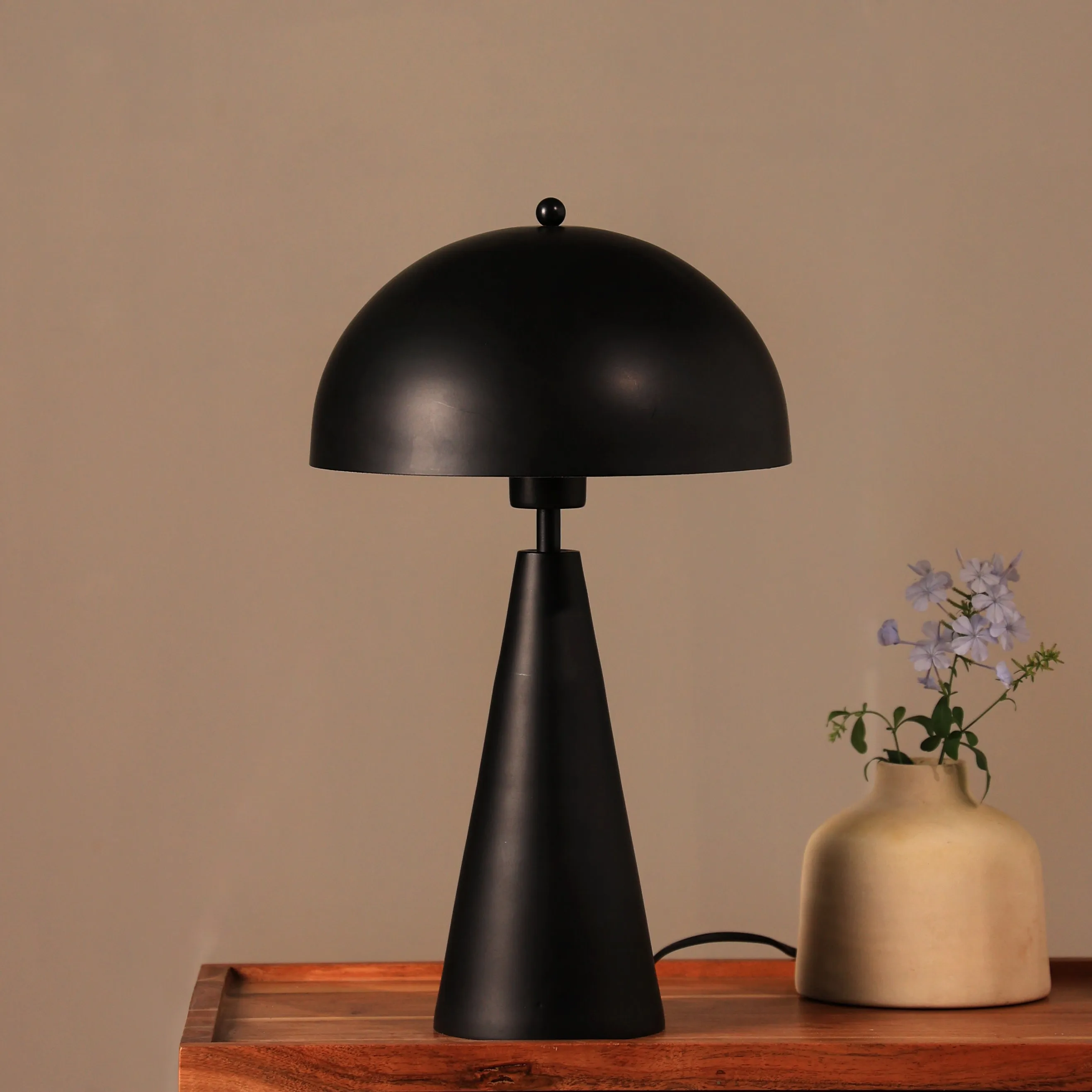 Hoa Sphere Table Lamp