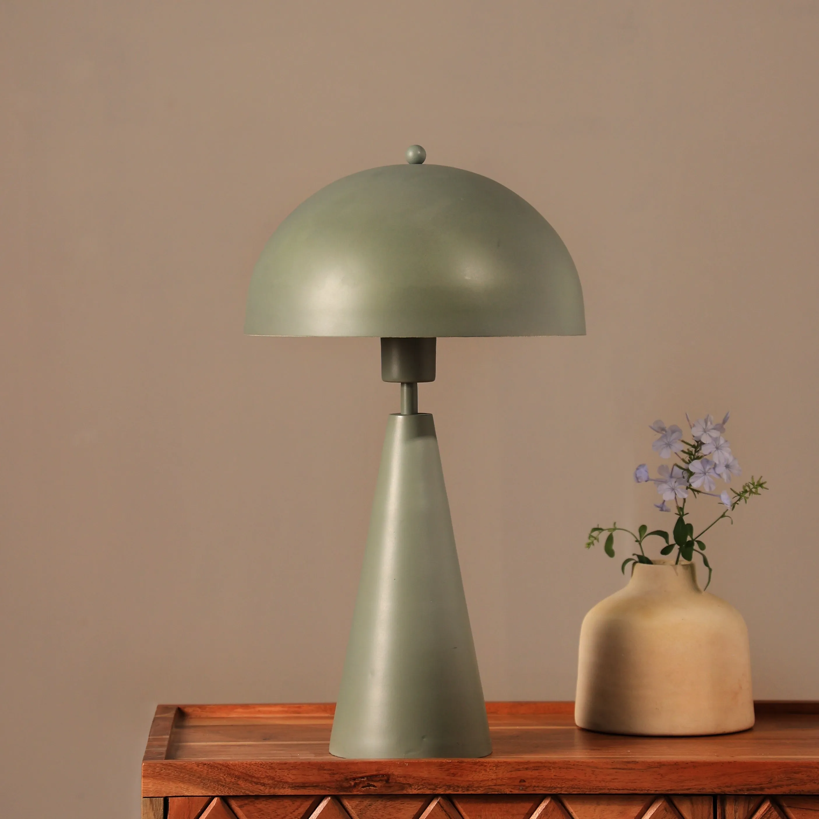 Hoa Sphere Table Lamp